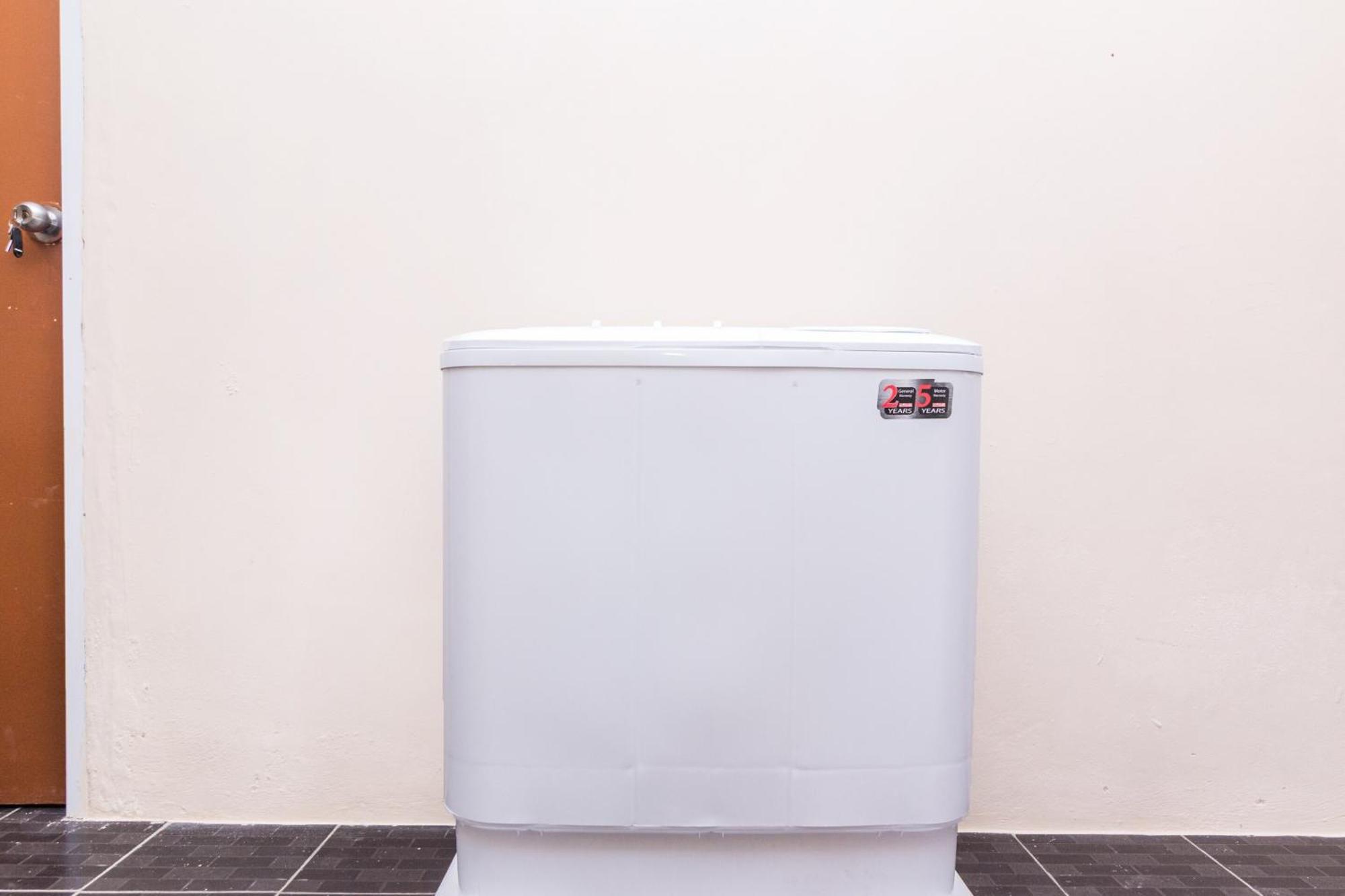 Oyo Life 2583 Kost Anggun