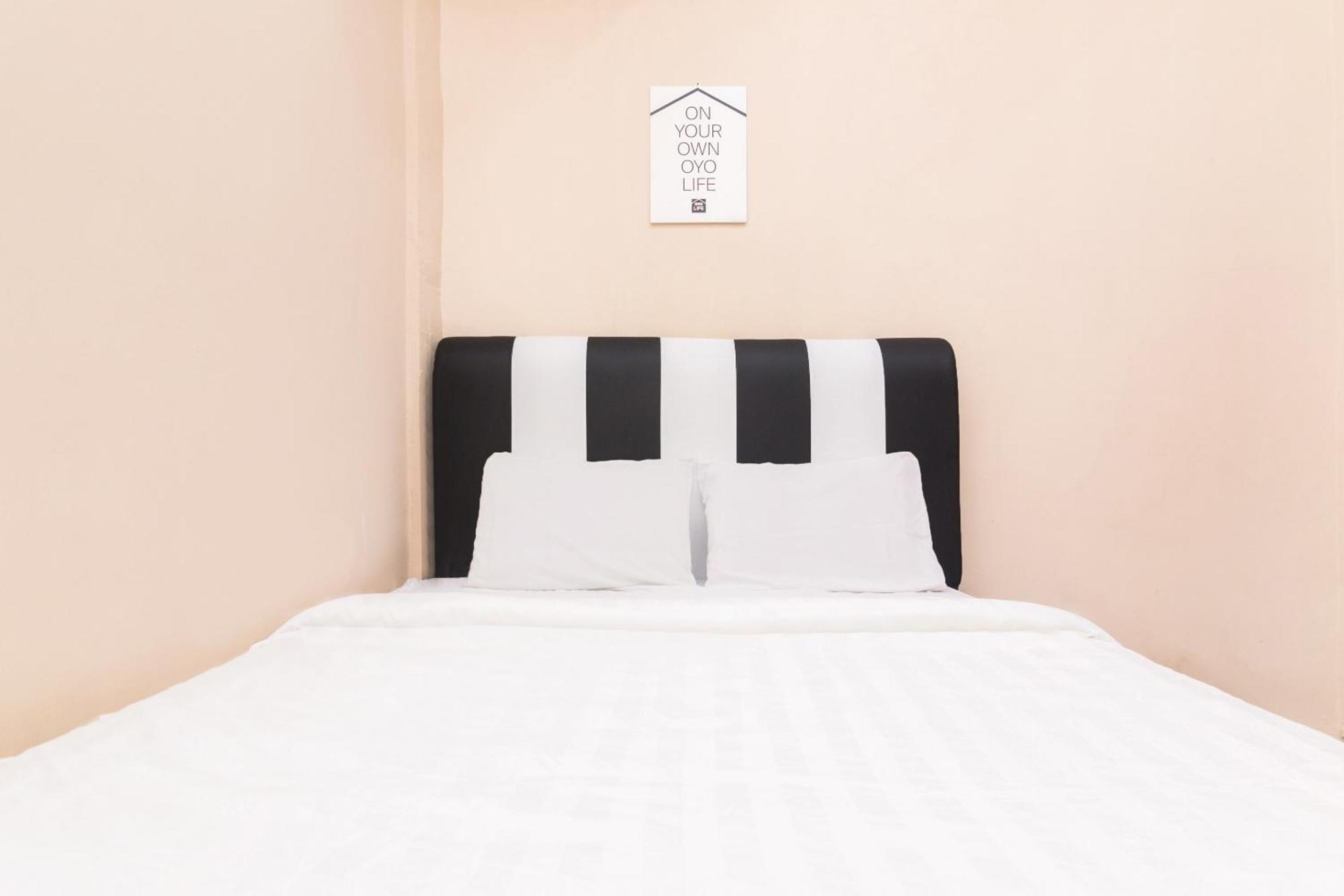 Oyo Life 2583 Kost Anggun