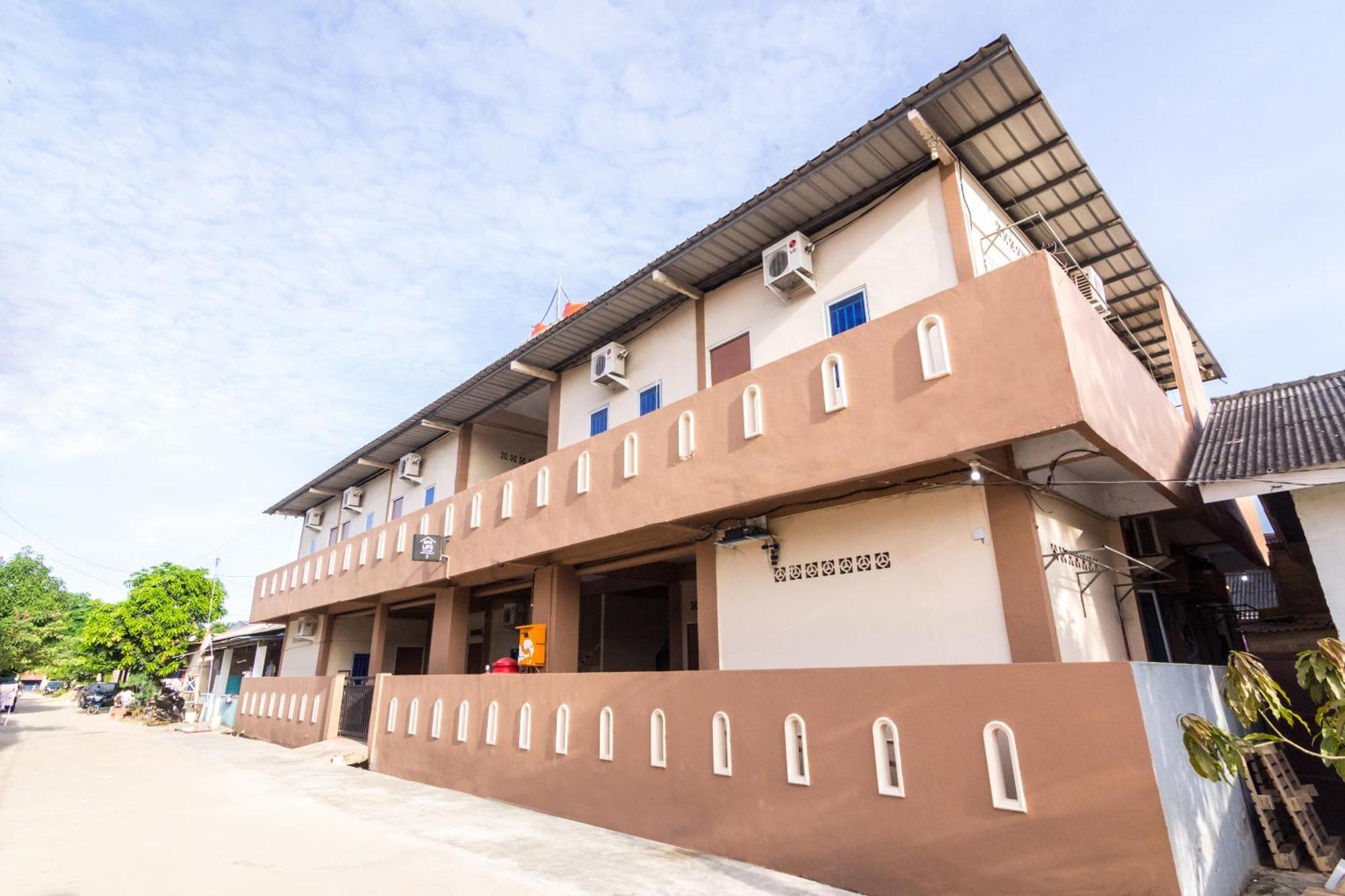 Oyo Life 2583 Kost Anggun Batam