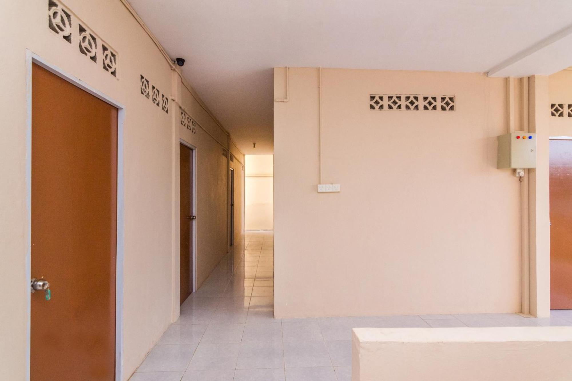 Oyo Life 2583 Kost Anggun